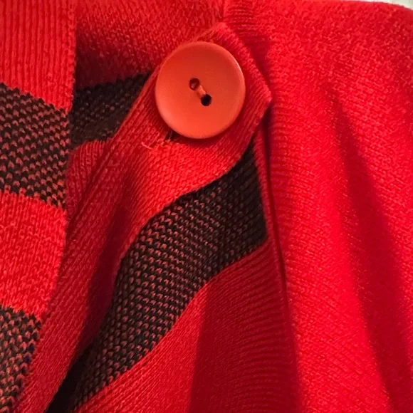Red and Black Women's Blanket Jacket NWOT - Picture 4 of 9